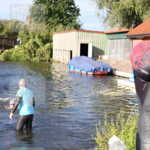 31.08.2025 - Elbe Triathlon Hamburg Luisa Fischer http://msf.ph/oto/8673758 31.08.2025 08:45:45 Schwimmen 264, 292, 319, 384 meine-sportfotos.de
