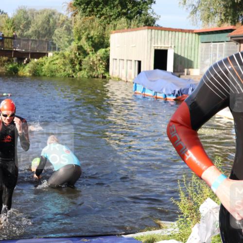 31.08.2025 - Elbe Triathlon Hamburg Luisa Fischer http://msf.ph/oto/8673804 31.08.2025 08:45:55 Schwimmen 260, 261, 285, 292, 324, 334, 384 meine-sportfotos.de