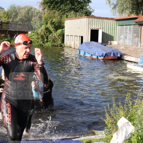 31.08.2025 - Elbe Triathlon Hamburg Luisa Fischer http://msf.ph/oto/8673824 31.08.2025 08:45:57 Schwimmen 260, 261, 285, 324, 334, 360, 384 meine-sportfotos.de