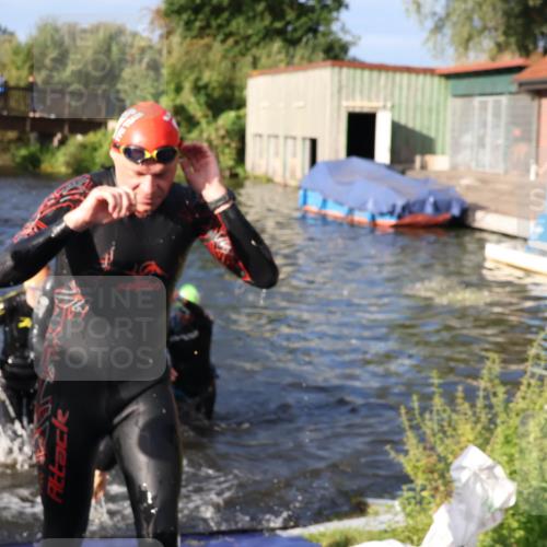 31.08.2025 - Elbe Triathlon Hamburg Luisa Fischer http://msf.ph/oto/8673826 31.08.2025 08:45:57 Schwimmen 260, 261, 285, 324, 334, 360, 384 meine-sportfotos.de