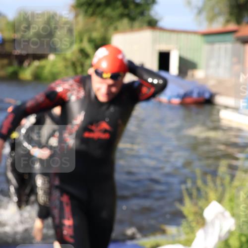 31.08.2025 - Elbe Triathlon Hamburg Luisa Fischer http://msf.ph/oto/8673828 31.08.2025 08:45:58 Schwimmen 260, 261, 285, 324, 334, 360 meine-sportfotos.de