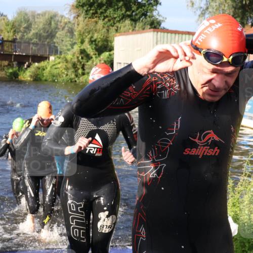31.08.2025 - Elbe Triathlon Hamburg Luisa Fischer http://msf.ph/oto/8673834 31.08.2025 08:45:58 Schwimmen 260, 261, 285, 324, 334, 360 meine-sportfotos.de