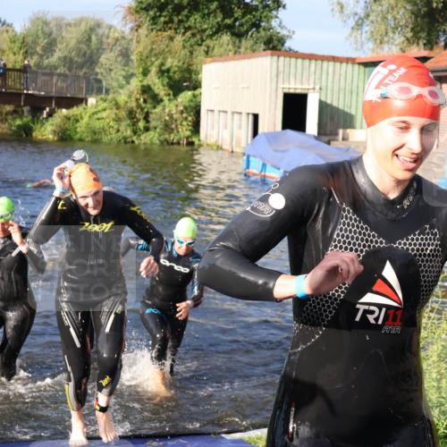31.08.2025 - Elbe Triathlon Hamburg Luisa Fischer http://msf.ph/oto/8673839 31.08.2025 08:45:59 Schwimmen 260, 261, 285, 324, 334, 360 meine-sportfotos.de