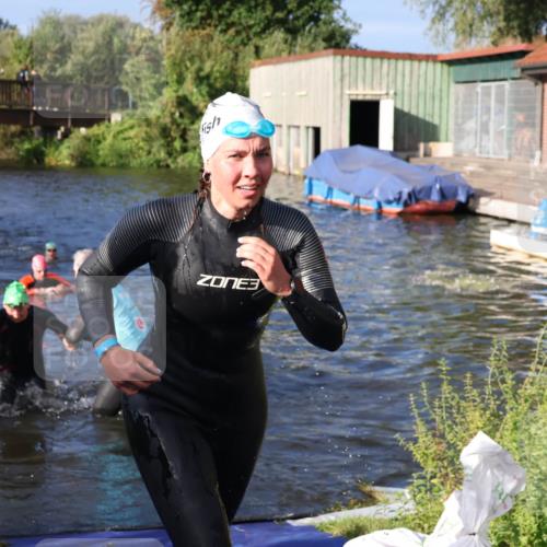 31.08.2025 - Elbe Triathlon Hamburg Luisa Fischer http://msf.ph/oto/8673892 31.08.2025 08:46:08 Schwimmen 246, 280, 360 meine-sportfotos.de