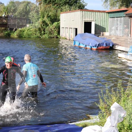 31.08.2025 - Elbe Triathlon Hamburg Luisa Fischer http://msf.ph/oto/8673899 31.08.2025 08:46:09 Schwimmen 246, 280, 360 meine-sportfotos.de