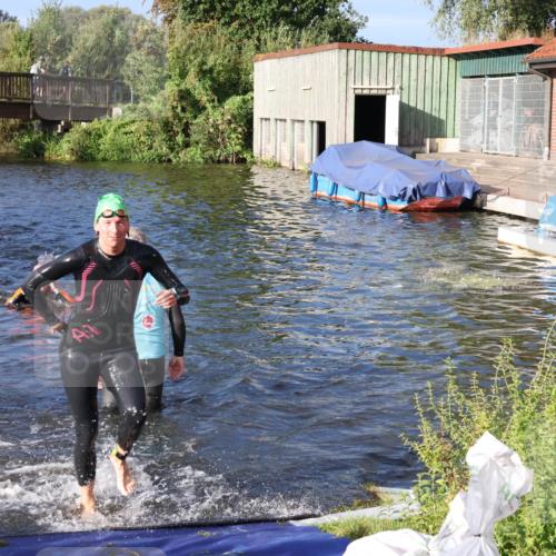 31.08.2025 - Elbe Triathlon Hamburg Luisa Fischer http://msf.ph/oto/8673904 31.08.2025 08:46:10 Schwimmen 246, 280, 360 meine-sportfotos.de