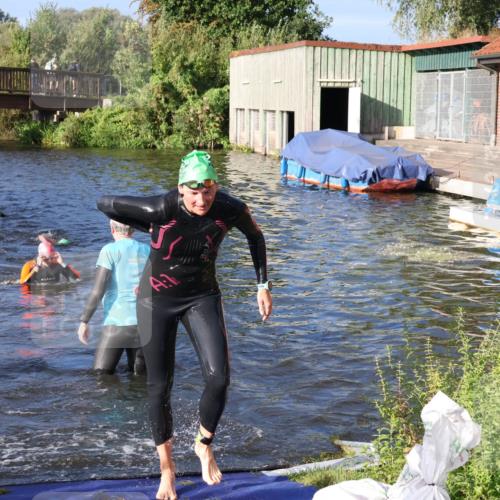 31.08.2025 - Elbe Triathlon Hamburg Luisa Fischer http://msf.ph/oto/8673910 31.08.2025 08:46:10 Schwimmen 246, 280, 360 meine-sportfotos.de