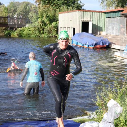31.08.2025 - Elbe Triathlon Hamburg Luisa Fischer http://msf.ph/oto/8673912 31.08.2025 08:46:11 Schwimmen 246, 280, 360 meine-sportfotos.de