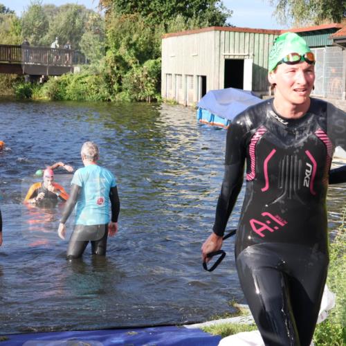 31.08.2025 - Elbe Triathlon Hamburg Luisa Fischer http://msf.ph/oto/8673917 31.08.2025 08:46:11 Schwimmen 246, 280, 360 meine-sportfotos.de