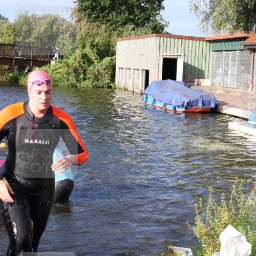 31.08.2025 - Elbe Triathlon Hamburg Luisa Fischer http://msf.ph/oto/8673934 31.08.2025 08:46:19 Schwimmen 280, 281, 287, 291, 315, 346 meine-sportfotos.de