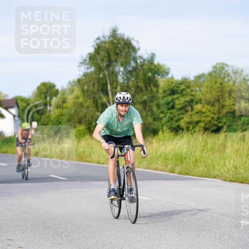 31.08.2025 - Elbe Triathlon Hamburg Michael Burmester http://msf.ph/oto/8673938 31.08.2025 10:13:18 Radfahren 417, 477, 494, 546, 833, 866, 913 meine-sportfotos.de