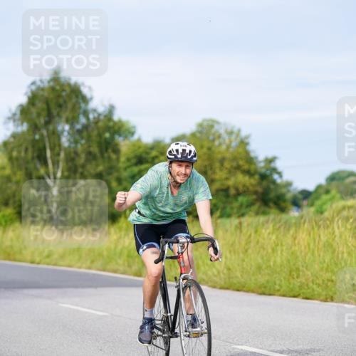31.08.2025 - Elbe Triathlon Hamburg Michael Burmester http://msf.ph/oto/8673952 31.08.2025 10:13:19 Radfahren 417, 477, 494, 546, 833, 851, 913 meine-sportfotos.de