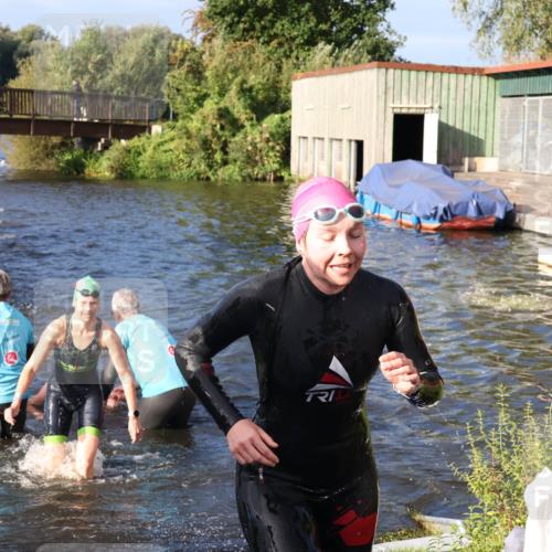 31.08.2025 - Elbe Triathlon Hamburg Luisa Fischer http://msf.ph/oto/8673965 31.08.2025 08:46:23 Schwimmen 281, 287, 291, 301, 305, 315, 346 meine-sportfotos.de