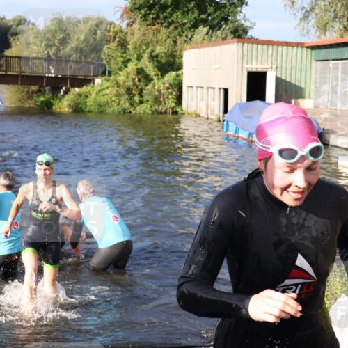 31.08.2025 - Elbe Triathlon Hamburg Luisa Fischer http://msf.ph/oto/8673968 31.08.2025 08:46:23 Schwimmen 281, 287, 291, 301, 305, 315, 346 meine-sportfotos.de