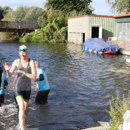 31.08.2025 - Elbe Triathlon Hamburg Luisa Fischer http://msf.ph/oto/8673979 31.08.2025 08:46:24 Schwimmen 281, 287, 291, 301, 305, 315, 346 meine-sportfotos.de