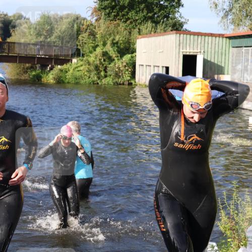 31.08.2025 - Elbe Triathlon Hamburg Luisa Fischer http://msf.ph/oto/8674031 31.08.2025 08:46:33 Schwimmen 268, 293, 301, 305, 313 meine-sportfotos.de