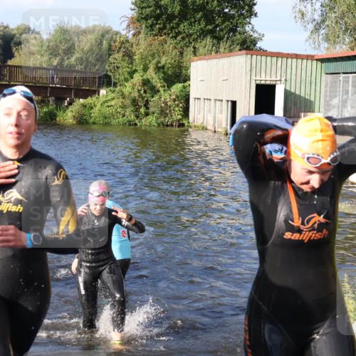 31.08.2025 - Elbe Triathlon Hamburg Luisa Fischer http://msf.ph/oto/8674032 31.08.2025 08:46:33 Schwimmen 268, 293, 301, 305, 313 meine-sportfotos.de