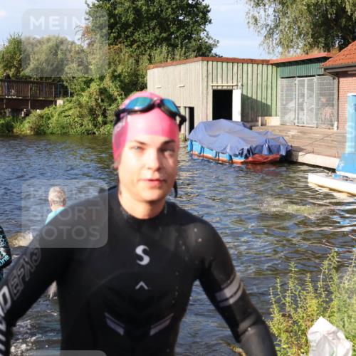 31.08.2025 - Elbe Triathlon Hamburg Luisa Fischer http://msf.ph/oto/8674046 31.08.2025 08:46:36 Schwimmen 268, 293, 301, 305, 313, 318 meine-sportfotos.de