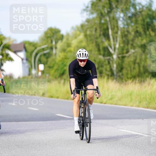 31.08.2025 - Elbe Triathlon Hamburg Michael Burmester http://msf.ph/oto/8674047 31.08.2025 10:13:33 Radfahren 432, 774, 837, 887, 916 meine-sportfotos.de