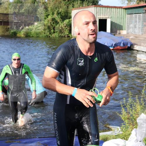 31.08.2025 - Elbe Triathlon Hamburg Luisa Fischer http://msf.ph/oto/8674099 31.08.2025 08:46:47 Schwimmen 247, 259, 266, 309, 318, 337, 383, 385 meine-sportfotos.de