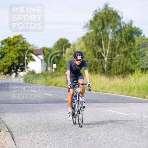 31.08.2025 - Elbe Triathlon Hamburg Michael Burmester http://msf.ph/oto/8674102 31.08.2025 10:13:42 Radfahren 821, 916, 925 meine-sportfotos.de