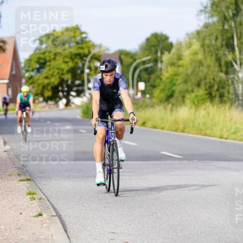 31.08.2025 - Elbe Triathlon Hamburg Michael Burmester http://msf.ph/oto/8674113 31.08.2025 10:13:45 Radfahren 821, 886, 925 meine-sportfotos.de