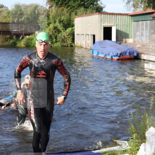 31.08.2025 - Elbe Triathlon Hamburg Luisa Fischer http://msf.ph/oto/8674118 31.08.2025 08:46:51 Schwimmen 247, 259, 266, 309, 337, 383, 385 meine-sportfotos.de