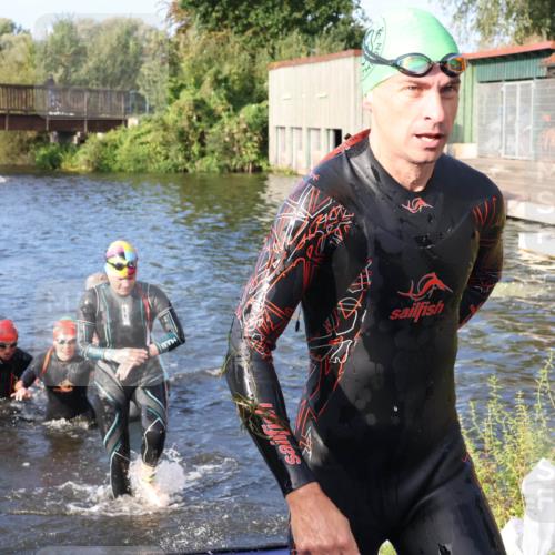 31.08.2025 - Elbe Triathlon Hamburg Luisa Fischer http://msf.ph/oto/8674125 31.08.2025 08:46:52 Schwimmen 247, 259, 266, 309, 337, 383, 385 meine-sportfotos.de