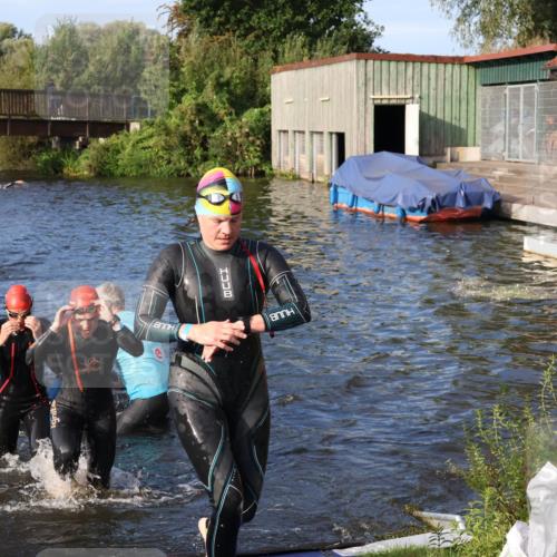 31.08.2025 - Elbe Triathlon Hamburg Luisa Fischer http://msf.ph/oto/8674131 31.08.2025 08:46:53 Schwimmen 247, 259, 266, 309, 383, 385 meine-sportfotos.de