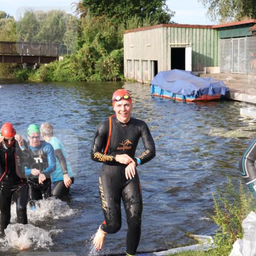 31.08.2025 - Elbe Triathlon Hamburg Luisa Fischer http://msf.ph/oto/8674142 31.08.2025 08:46:55 Schwimmen 247, 259, 266, 383, 385 meine-sportfotos.de