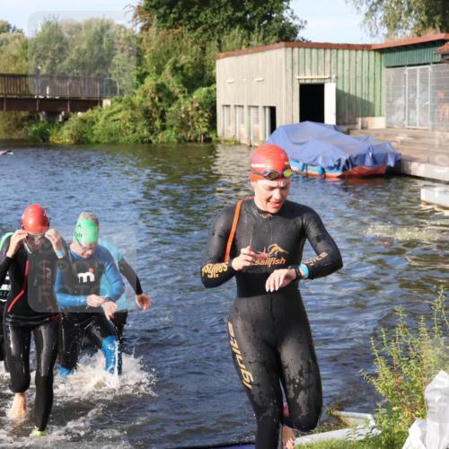 31.08.2025 - Elbe Triathlon Hamburg Luisa Fischer http://msf.ph/oto/8674145 31.08.2025 08:46:55 Schwimmen 247, 259, 266, 383, 385 meine-sportfotos.de