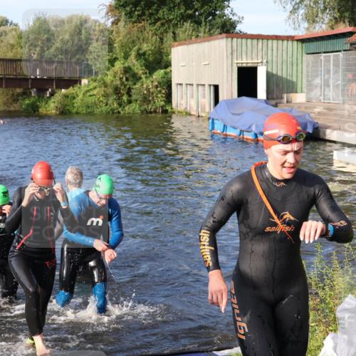 31.08.2025 - Elbe Triathlon Hamburg Luisa Fischer http://msf.ph/oto/8674148 31.08.2025 08:46:55 Schwimmen 247, 259, 266, 383, 385 meine-sportfotos.de