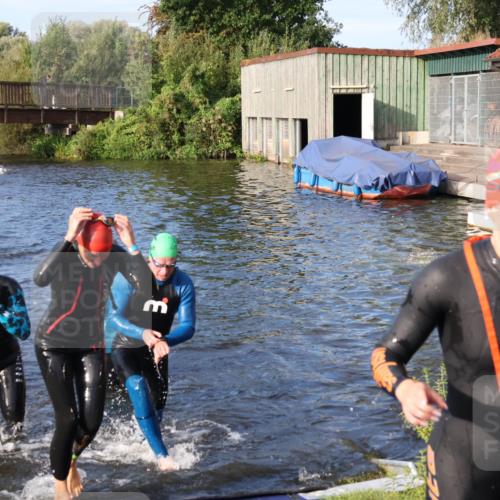 31.08.2025 - Elbe Triathlon Hamburg Luisa Fischer http://msf.ph/oto/8674152 31.08.2025 08:46:56 Schwimmen 247, 259, 266, 383, 385 meine-sportfotos.de