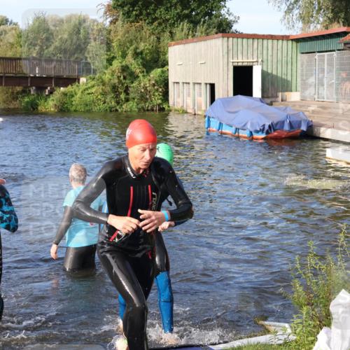 31.08.2025 - Elbe Triathlon Hamburg Luisa Fischer http://msf.ph/oto/8674159 31.08.2025 08:46:56 Schwimmen 247, 259, 266, 383, 385 meine-sportfotos.de