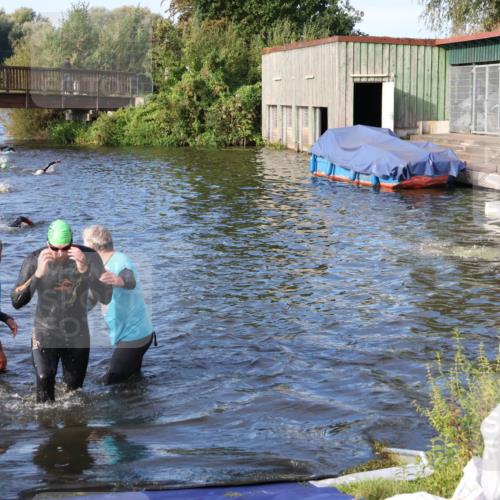 31.08.2025 - Elbe Triathlon Hamburg Luisa Fischer http://msf.ph/oto/8674180 31.08.2025 08:47:08 Schwimmen 310 meine-sportfotos.de