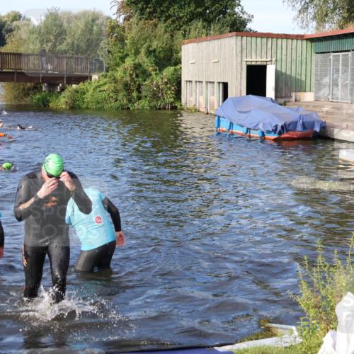 31.08.2025 - Elbe Triathlon Hamburg Luisa Fischer http://msf.ph/oto/8674188 31.08.2025 08:47:09 Schwimmen 310 meine-sportfotos.de