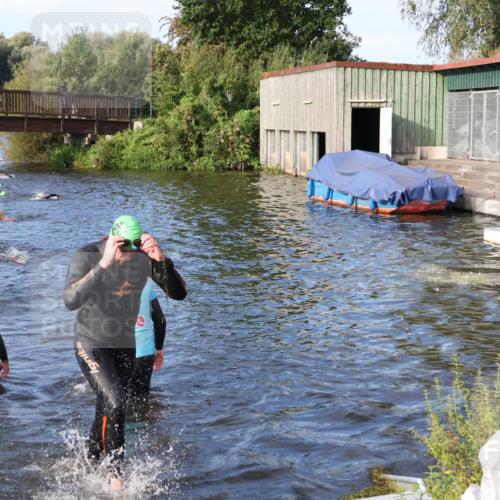 31.08.2025 - Elbe Triathlon Hamburg Luisa Fischer http://msf.ph/oto/8674192 31.08.2025 08:47:09 Schwimmen 310 meine-sportfotos.de