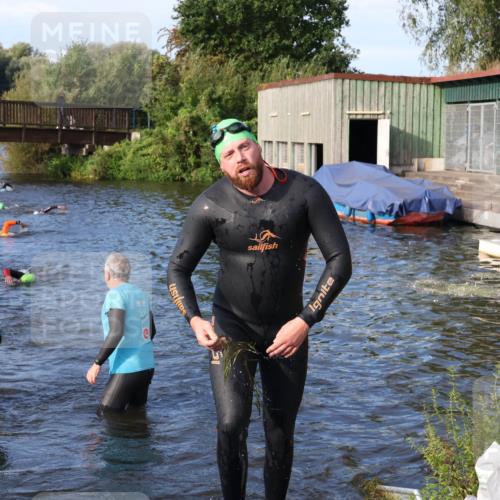31.08.2025 - Elbe Triathlon Hamburg Luisa Fischer http://msf.ph/oto/8674207 31.08.2025 08:47:11 Schwimmen 290, 310 meine-sportfotos.de