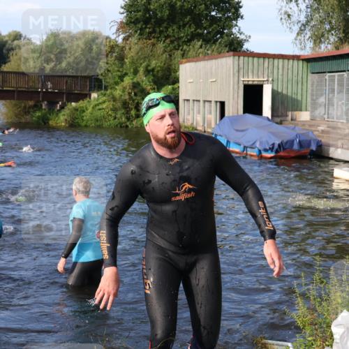 31.08.2025 - Elbe Triathlon Hamburg Luisa Fischer http://msf.ph/oto/8674210 31.08.2025 08:47:12 Schwimmen 290, 310 meine-sportfotos.de