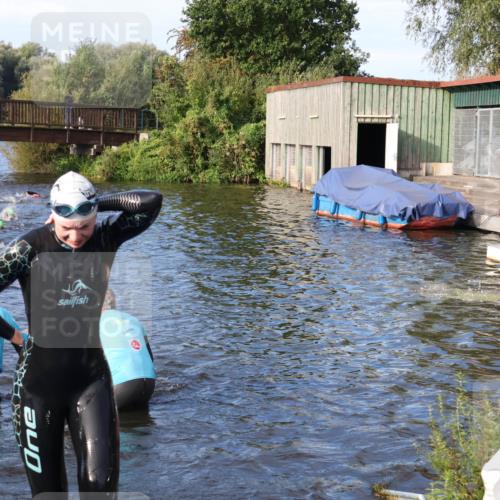 31.08.2025 - Elbe Triathlon Hamburg Luisa Fischer http://msf.ph/oto/8674251 31.08.2025 08:47:21 Schwimmen 290, 347 meine-sportfotos.de