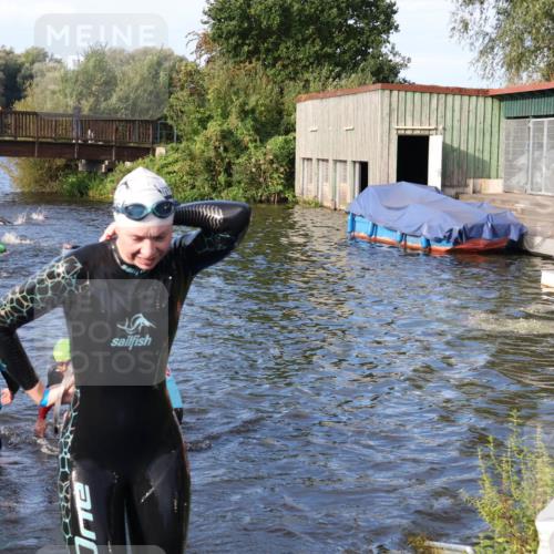 31.08.2025 - Elbe Triathlon Hamburg Luisa Fischer http://msf.ph/oto/8674254 31.08.2025 08:47:21 Schwimmen 290, 347 meine-sportfotos.de