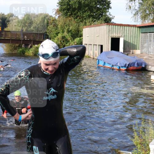 31.08.2025 - Elbe Triathlon Hamburg Luisa Fischer http://msf.ph/oto/8674256 31.08.2025 08:47:22 Schwimmen 290, 347 meine-sportfotos.de