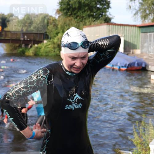 31.08.2025 - Elbe Triathlon Hamburg Luisa Fischer http://msf.ph/oto/8674258 31.08.2025 08:47:22 Schwimmen 290, 347 meine-sportfotos.de