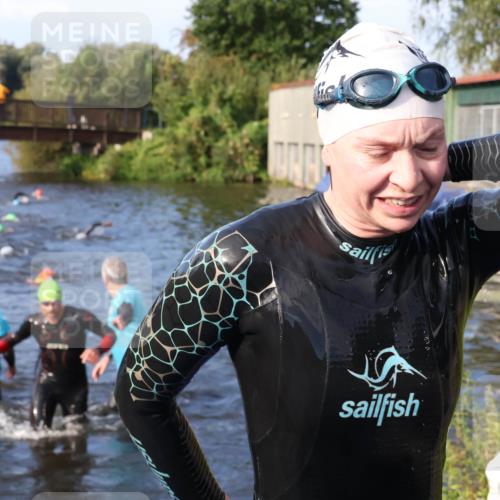 31.08.2025 - Elbe Triathlon Hamburg Luisa Fischer http://msf.ph/oto/8674261 31.08.2025 08:47:22 Schwimmen 290, 347 meine-sportfotos.de