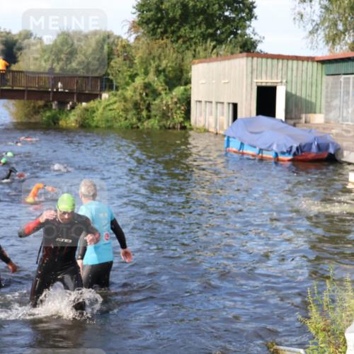 31.08.2025 - Elbe Triathlon Hamburg Luisa Fischer http://msf.ph/oto/8674264 31.08.2025 08:47:23 Schwimmen 290, 347 meine-sportfotos.de