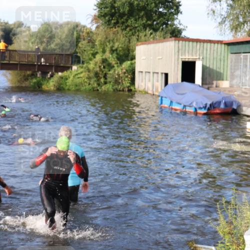 31.08.2025 - Elbe Triathlon Hamburg Luisa Fischer http://msf.ph/oto/8674265 31.08.2025 08:47:23 Schwimmen 290, 347 meine-sportfotos.de