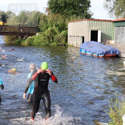 31.08.2025 - Elbe Triathlon Hamburg Luisa Fischer http://msf.ph/oto/8674271 31.08.2025 08:47:24 Schwimmen 290, 347 meine-sportfotos.de
