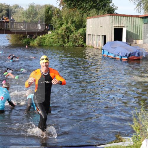31.08.2025 - Elbe Triathlon Hamburg Luisa Fischer http://msf.ph/oto/8674311 31.08.2025 08:47:35 Schwimmen 351, 357, 366 meine-sportfotos.de