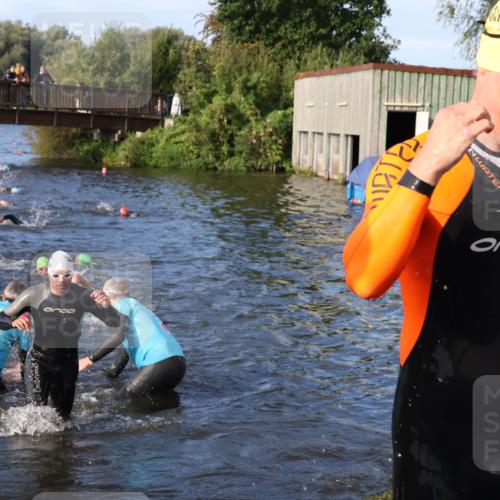 31.08.2025 - Elbe Triathlon Hamburg Luisa Fischer http://msf.ph/oto/8674332 31.08.2025 08:47:38 Schwimmen 278, 351, 357, 366, 371 meine-sportfotos.de