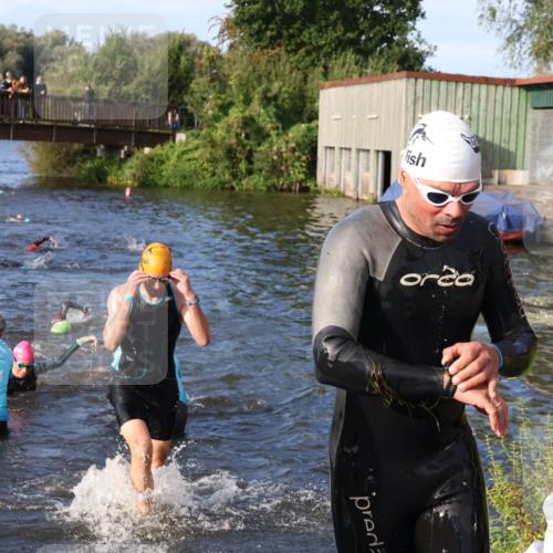 31.08.2025 - Elbe Triathlon Hamburg Luisa Fischer http://msf.ph/oto/8674358 31.08.2025 08:47:41 Schwimmen 249, 278, 316, 351, 357, 366, 371 meine-sportfotos.de